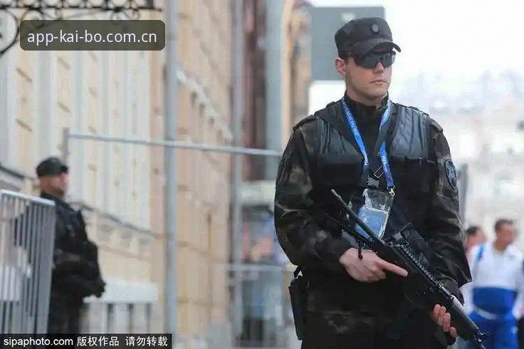 世界杯安保配置创新方案解析：从英国警员缩减看赛事管理新思路